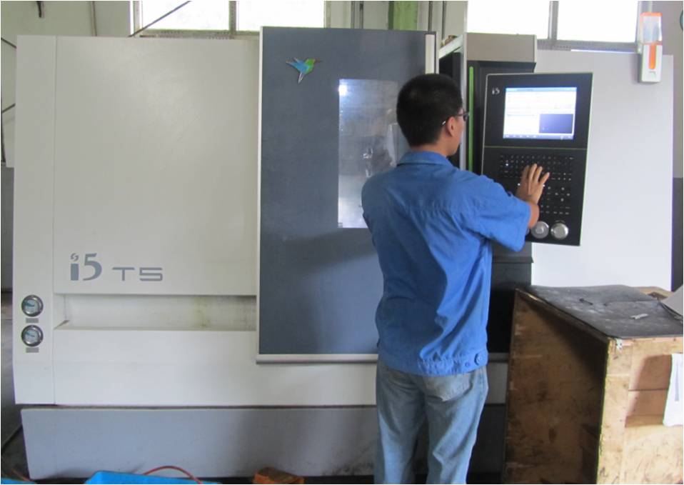 先進數(shù)控車床